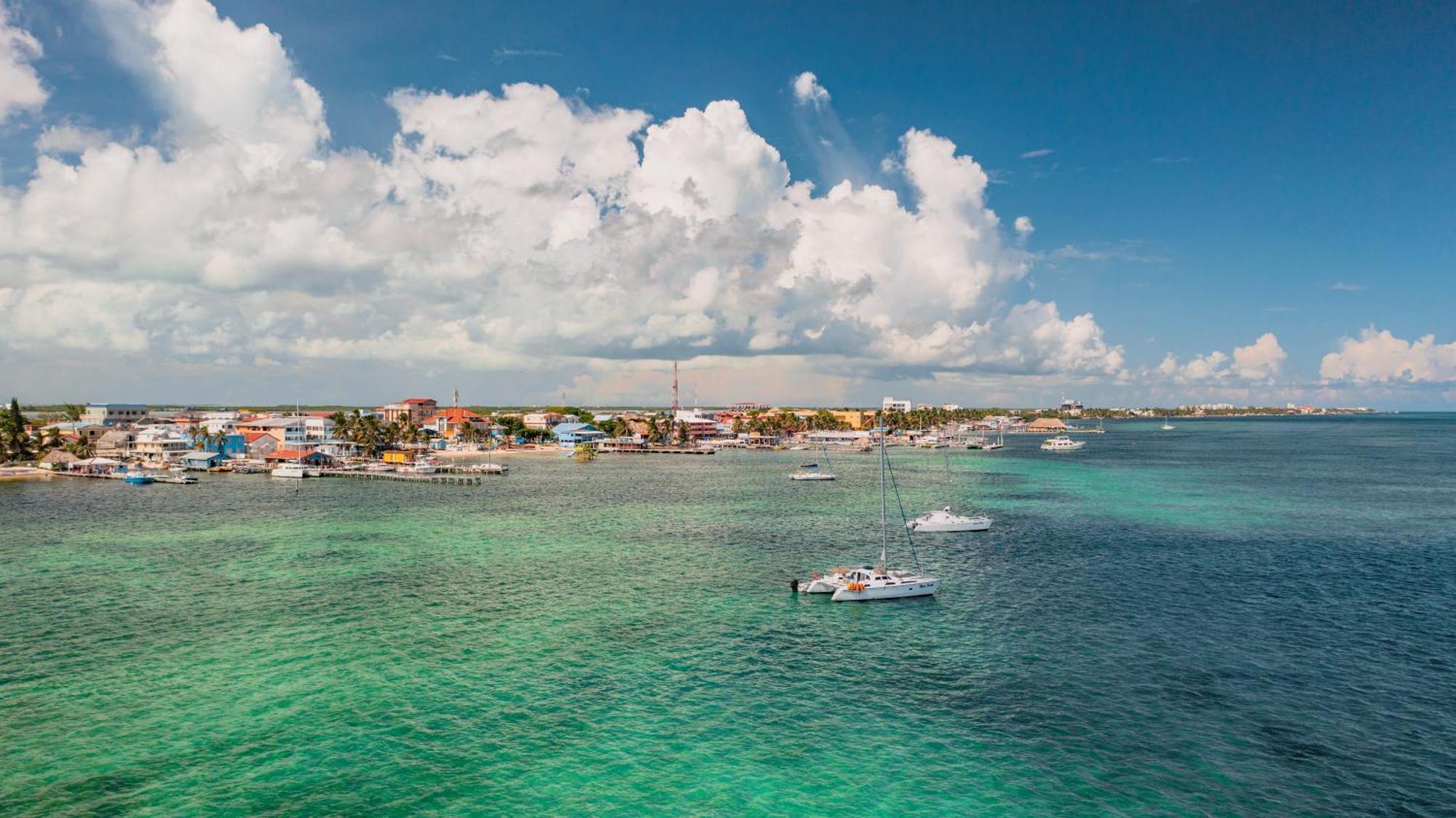 Sunbreeze Suites San Pedro  Zewnętrze zdjęcie
