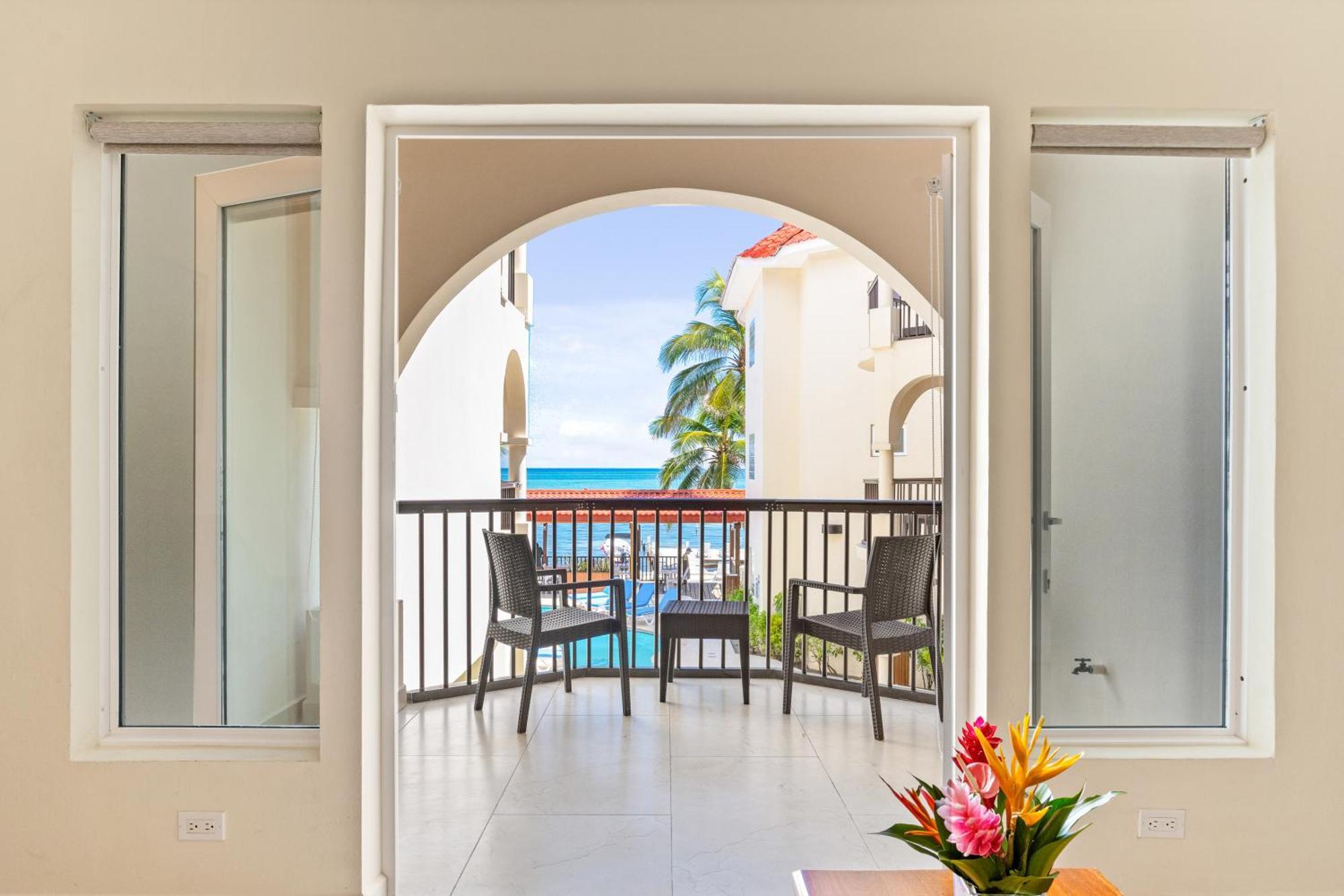 Sunbreeze Suites San Pedro  Zewnętrze zdjęcie